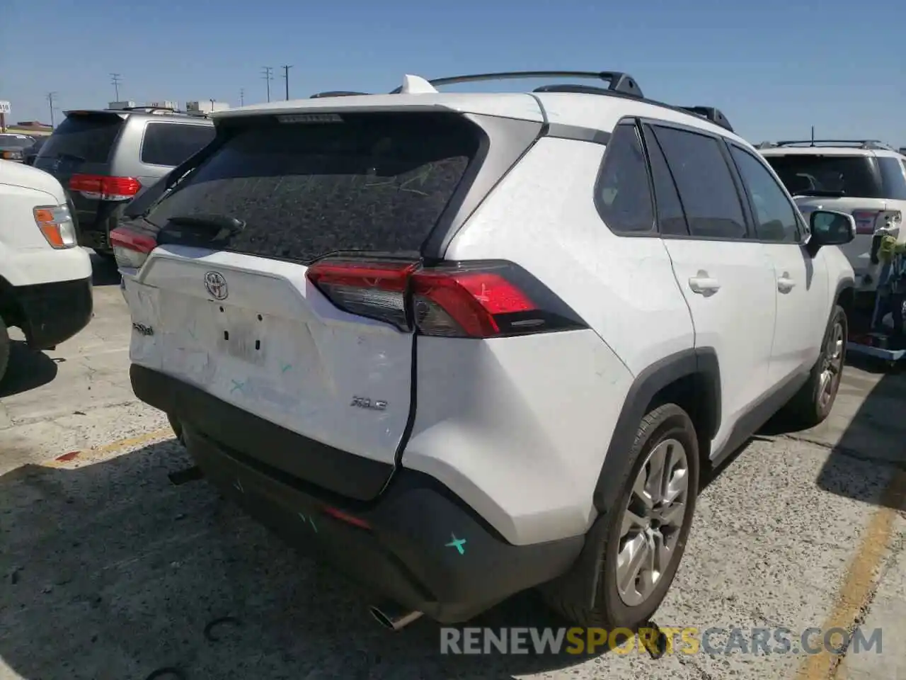 4 Photograph of a damaged car 2T3C1RFVXKW013290 TOYOTA RAV4 2019