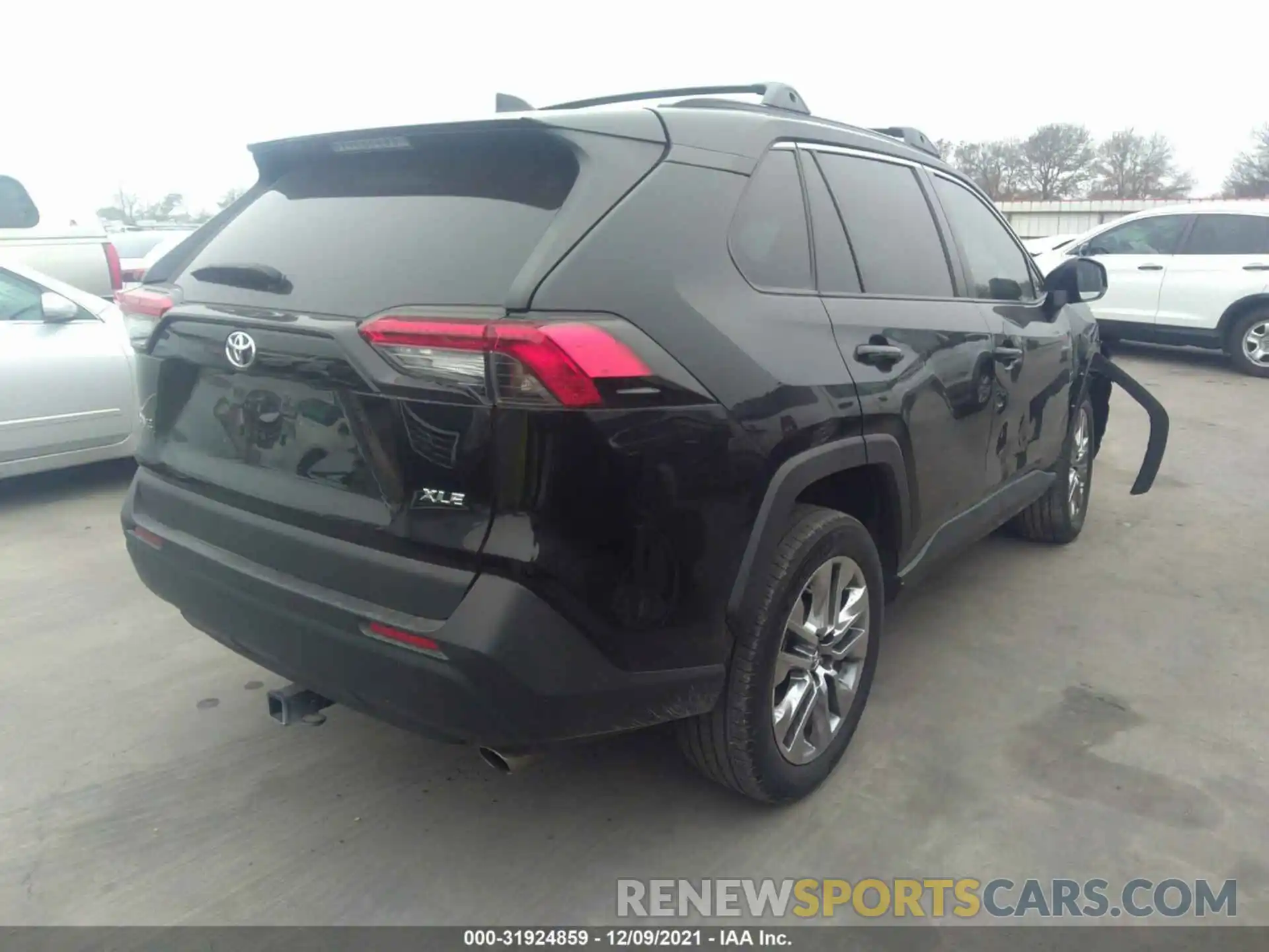 4 Photograph of a damaged car 2T3C1RFVXKW015072 TOYOTA RAV4 2019