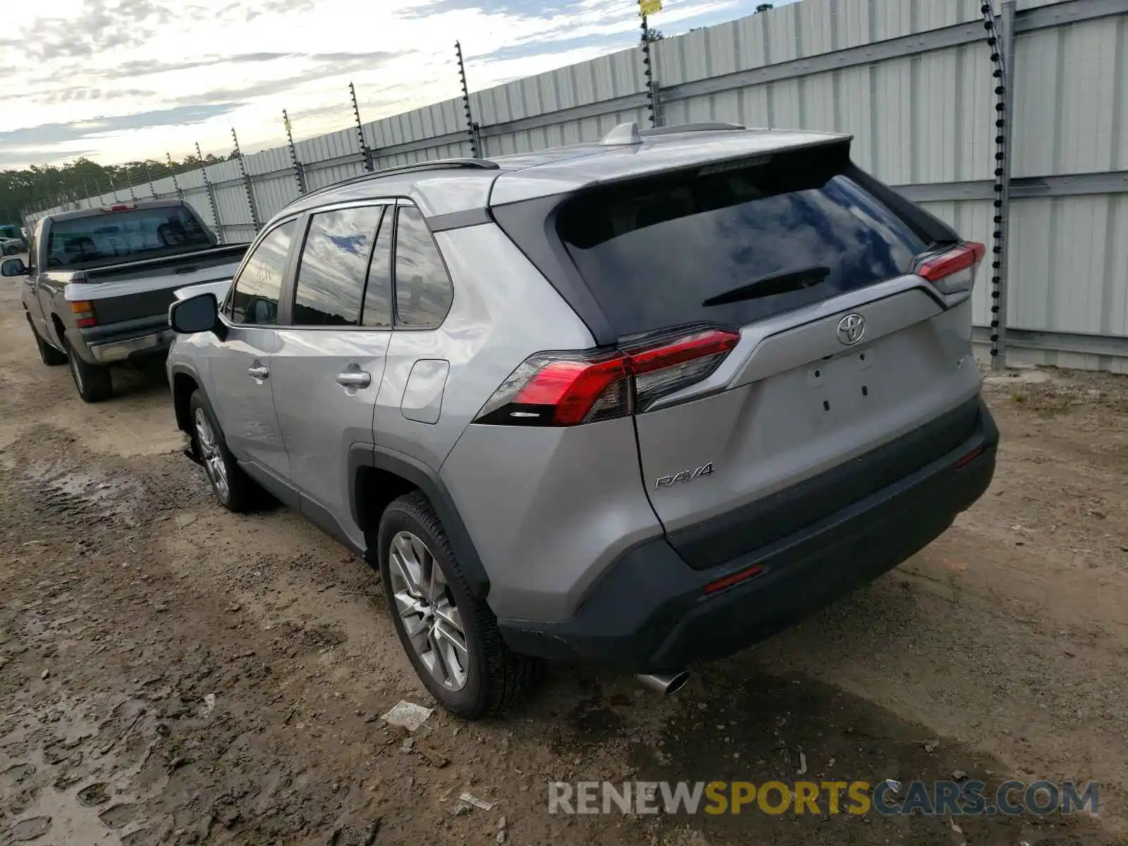 3 Фотография поврежденного автомобиля 2T3C1RFVXKW026590 TOYOTA RAV4 2019