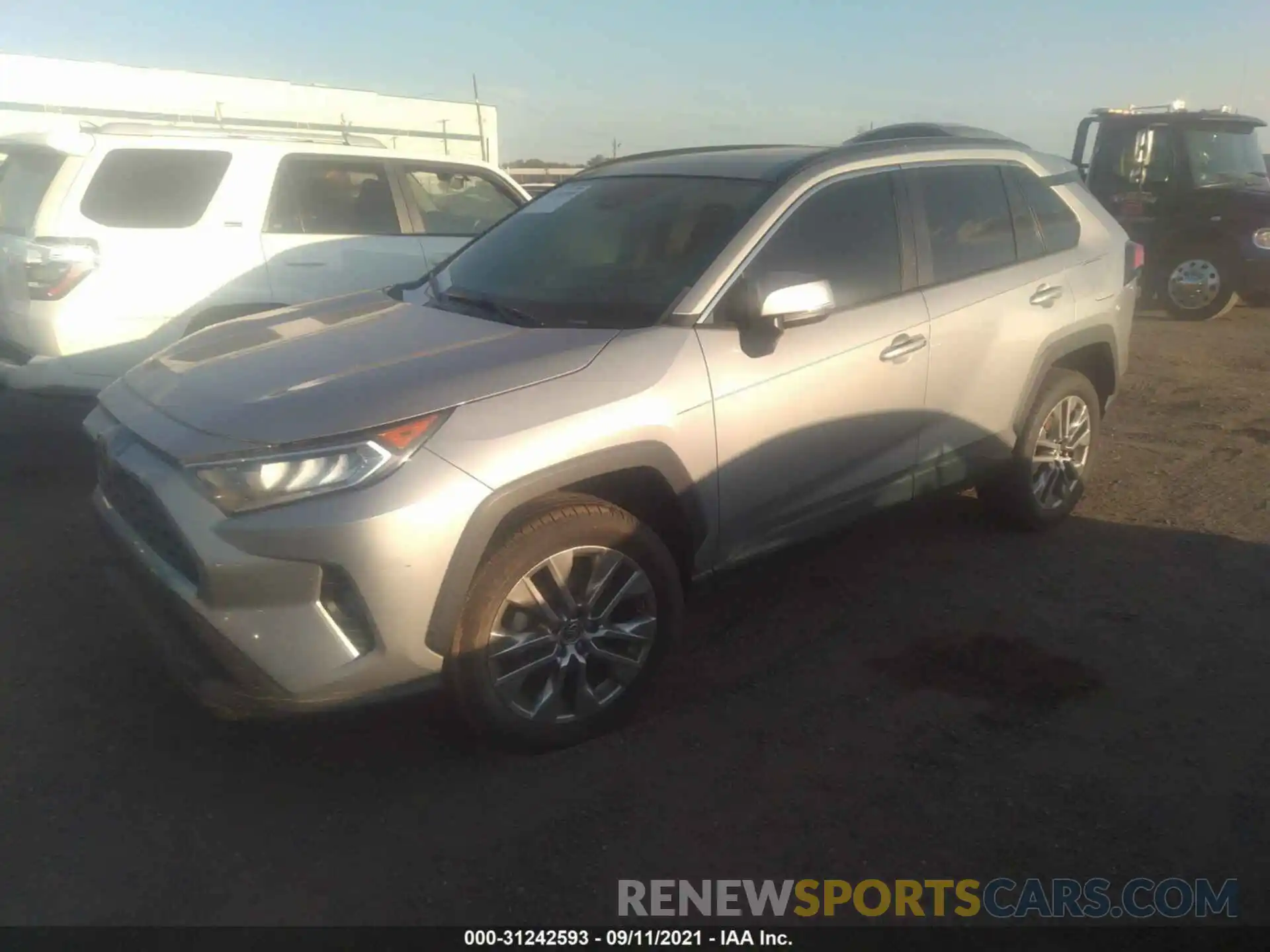 2 Фотография поврежденного автомобиля 2T3C1RFVXKW027688 TOYOTA RAV4 2019