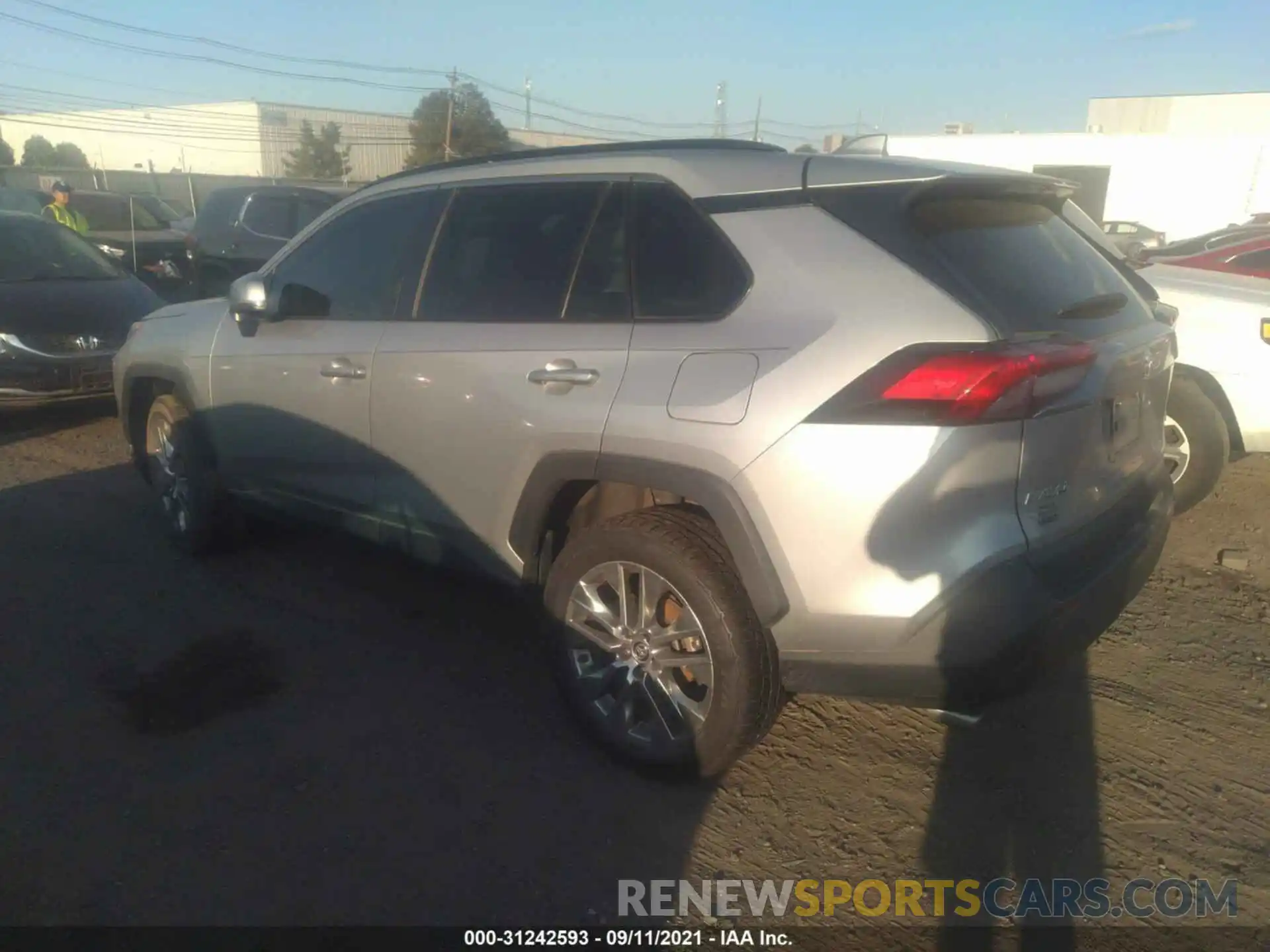 3 Фотография поврежденного автомобиля 2T3C1RFVXKW027688 TOYOTA RAV4 2019