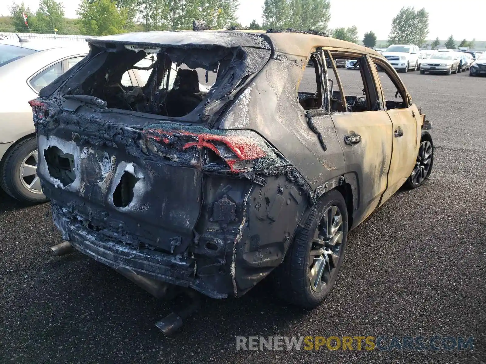 4 Photograph of a damaged car 2T3D1RFV9KW027590 TOYOTA RAV4 2019