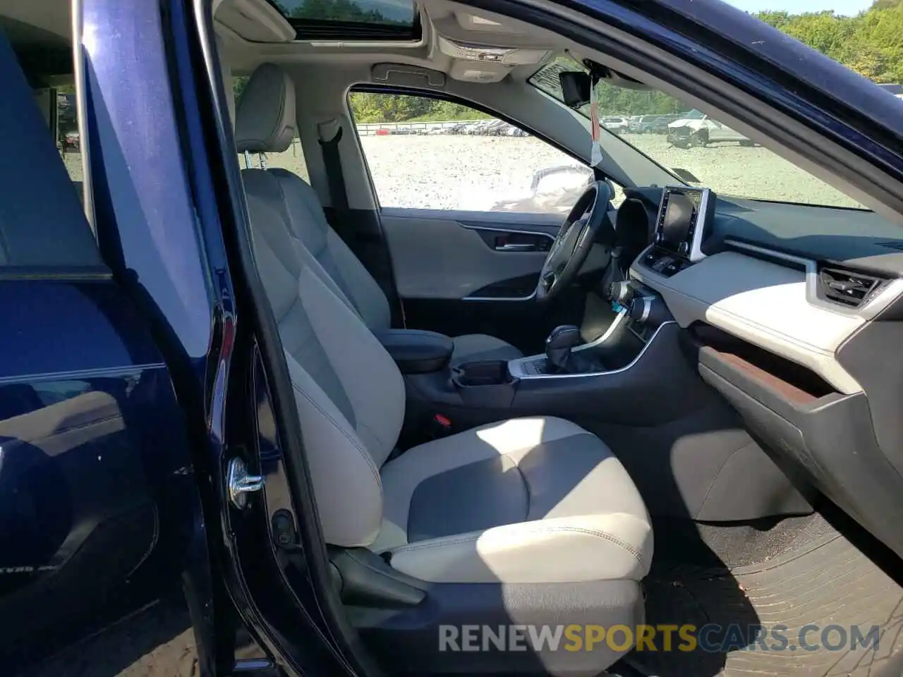 5 Photograph of a damaged car 2T3DWRFV0KW020013 TOYOTA RAV4 2019