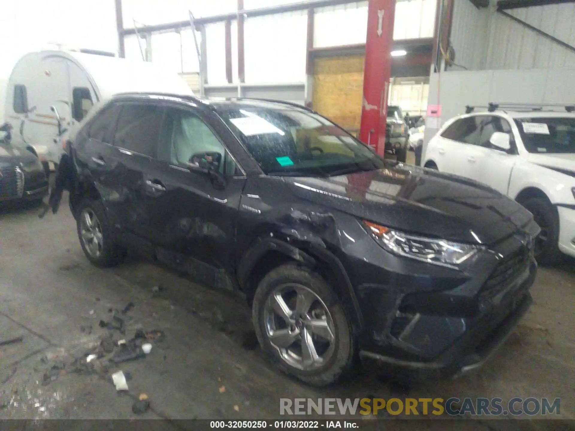 1 Photograph of a damaged car 2T3DWRFV0KW046272 TOYOTA RAV4 2019