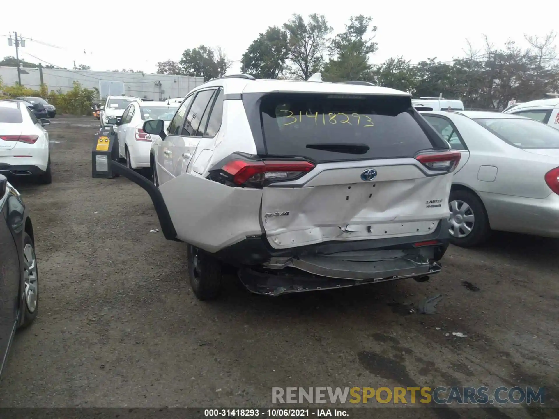 3 Photograph of a damaged car 2T3DWRFV1KW013524 TOYOTA RAV4 2019