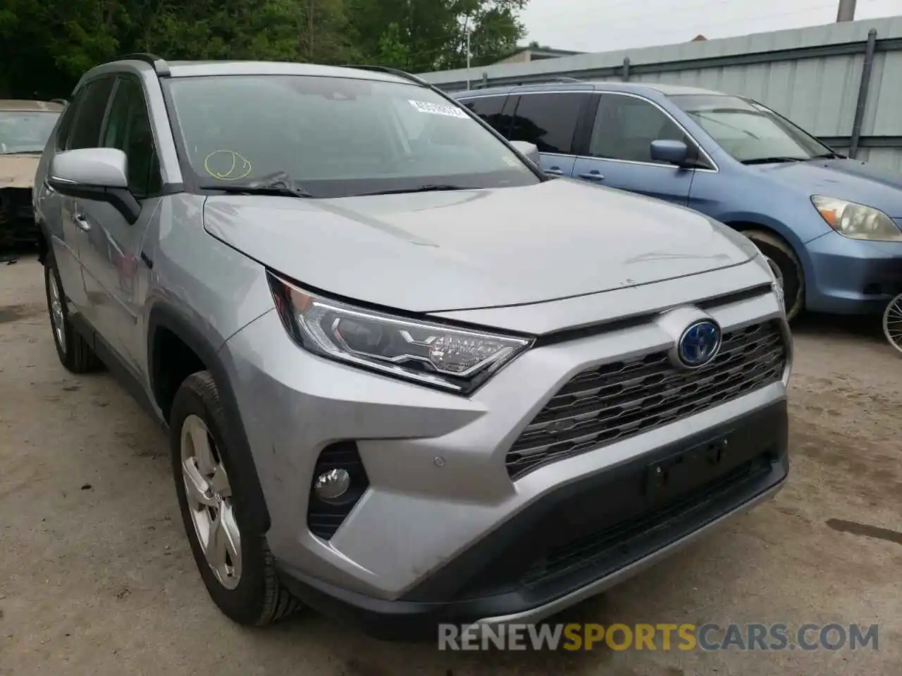 1 Photograph of a damaged car 2T3DWRFV2KW038870 TOYOTA RAV4 2019