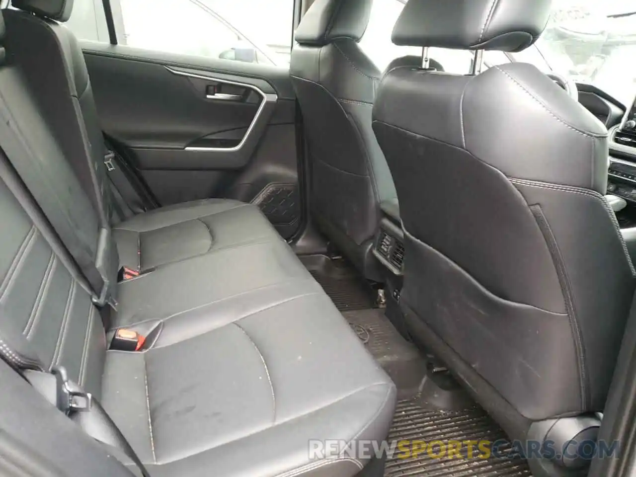 6 Photograph of a damaged car 2T3DWRFV2KW038870 TOYOTA RAV4 2019