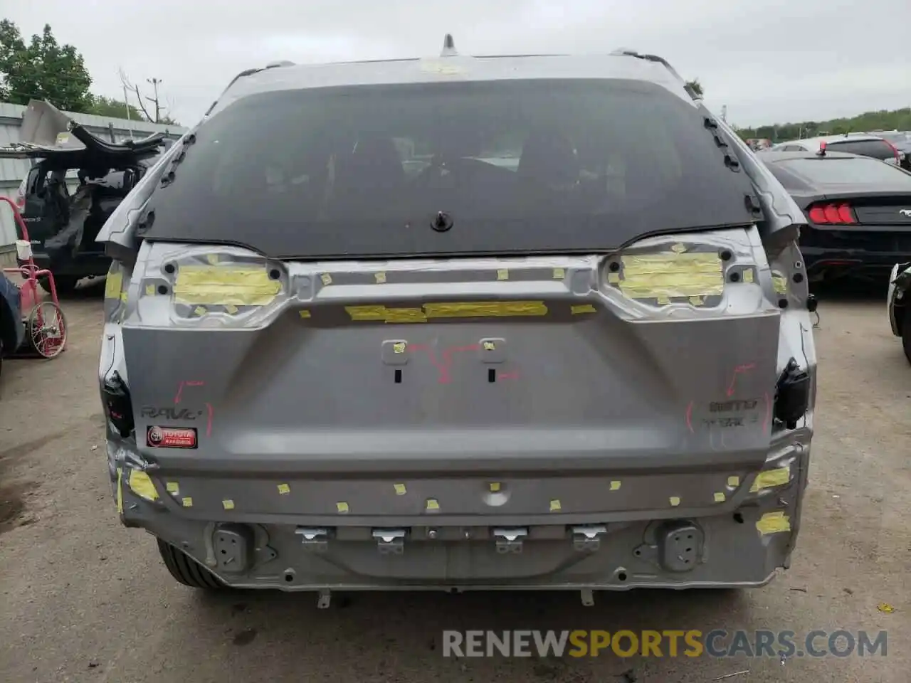 9 Photograph of a damaged car 2T3DWRFV2KW038870 TOYOTA RAV4 2019