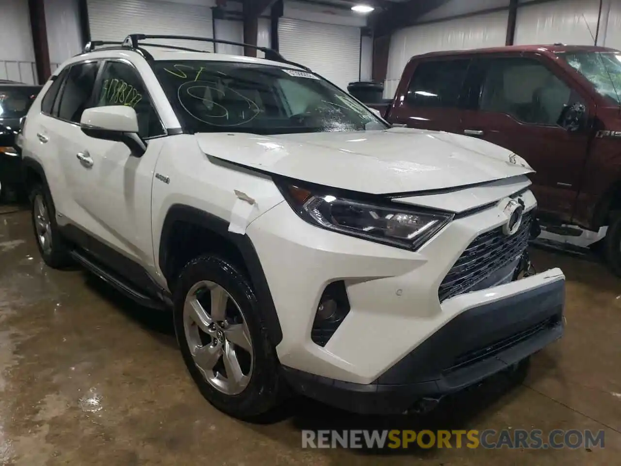 1 Photograph of a damaged car 2T3DWRFV3KW019065 TOYOTA RAV4 2019