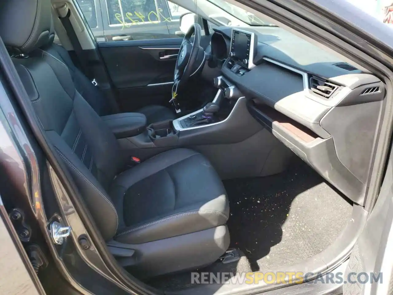 5 Photograph of a damaged car 2T3DWRFV3KW040725 TOYOTA RAV4 2019