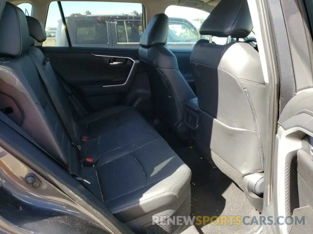 6 Photograph of a damaged car 2T3DWRFV3KW040725 TOYOTA RAV4 2019