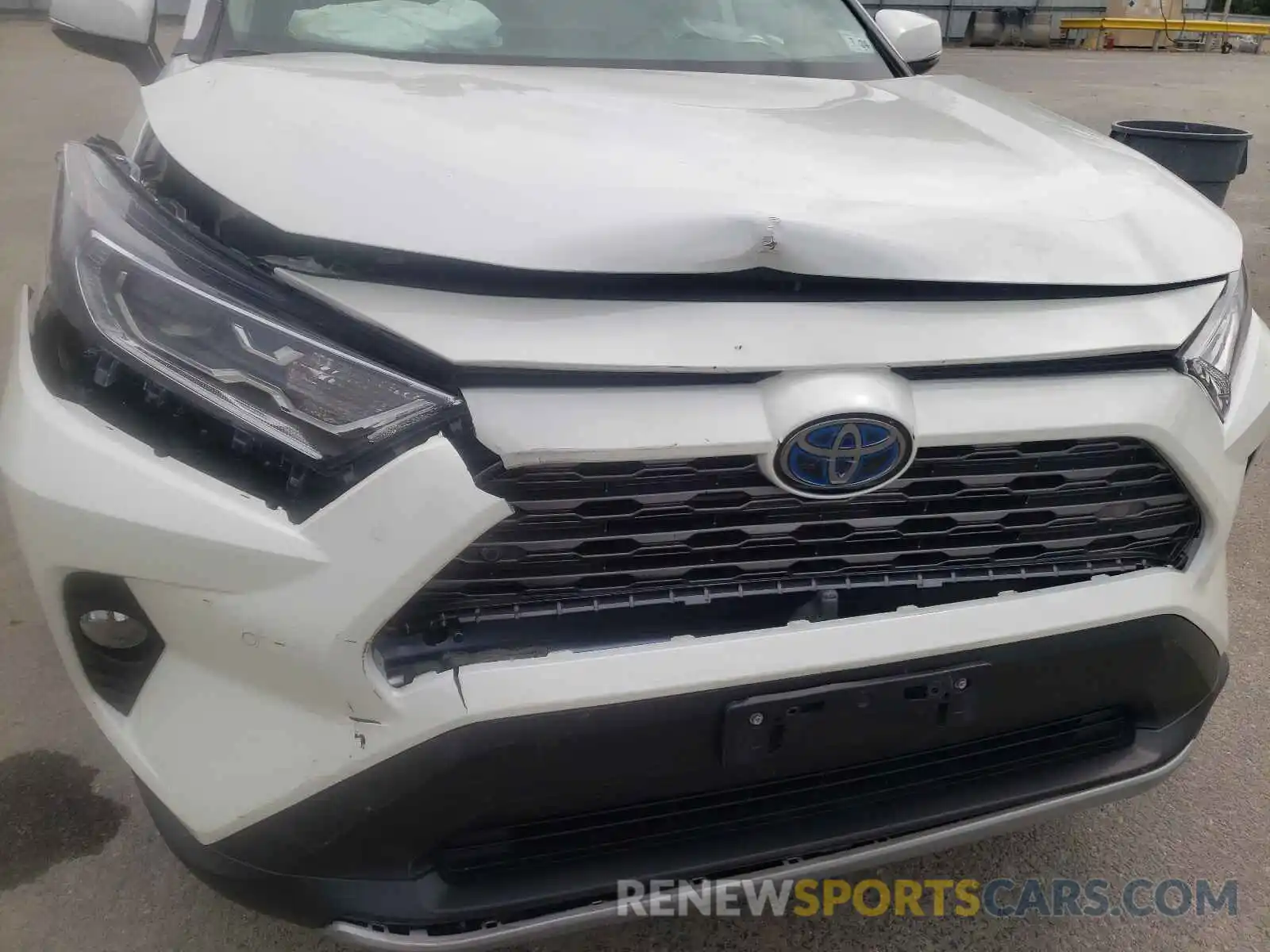 9 Photograph of a damaged car 2T3DWRFV4KW020757 TOYOTA RAV4 2019