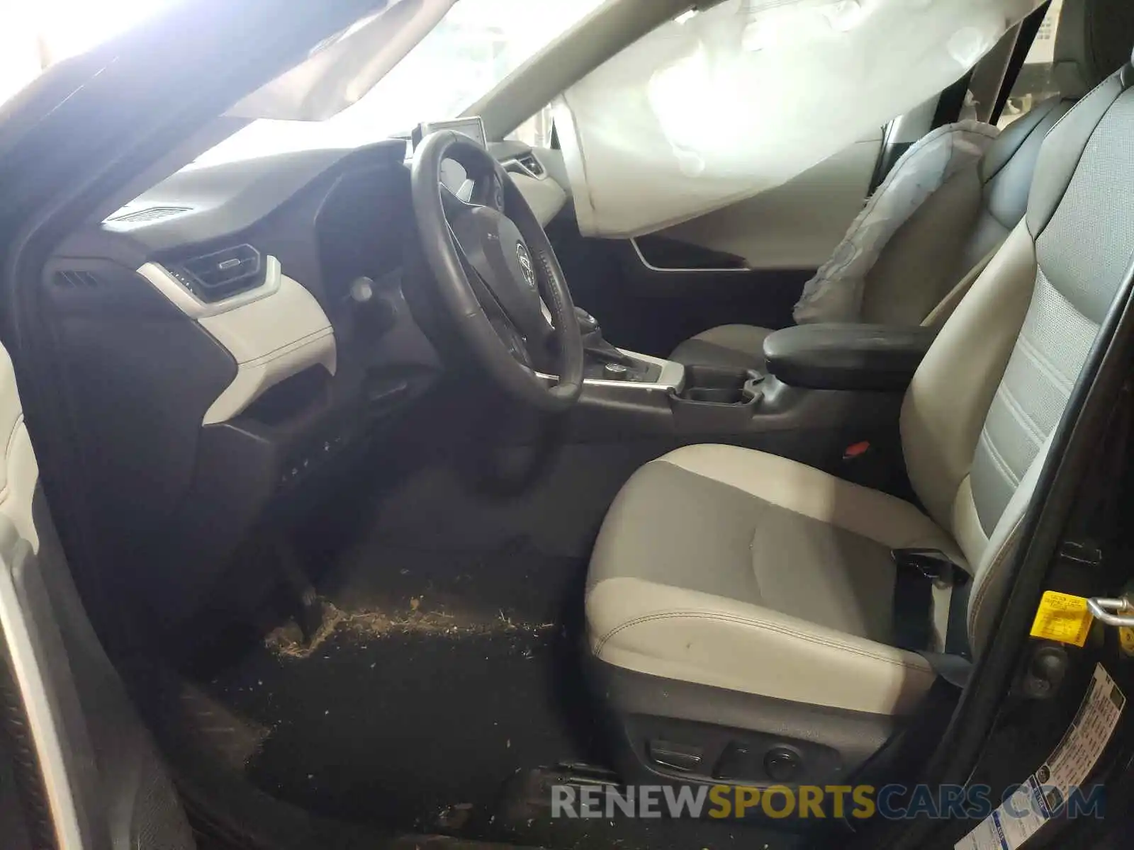 5 Photograph of a damaged car 2T3DWRFV4KW039020 TOYOTA RAV4 2019