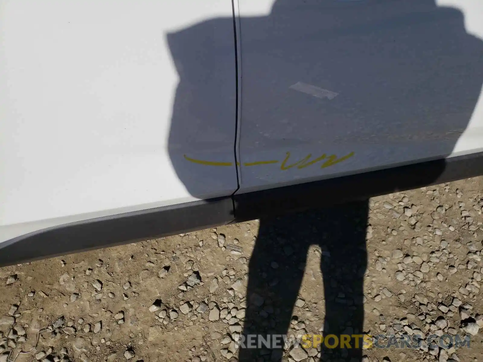 9 Photograph of a damaged car 2T3DWRFV5KW022484 TOYOTA RAV4 2019