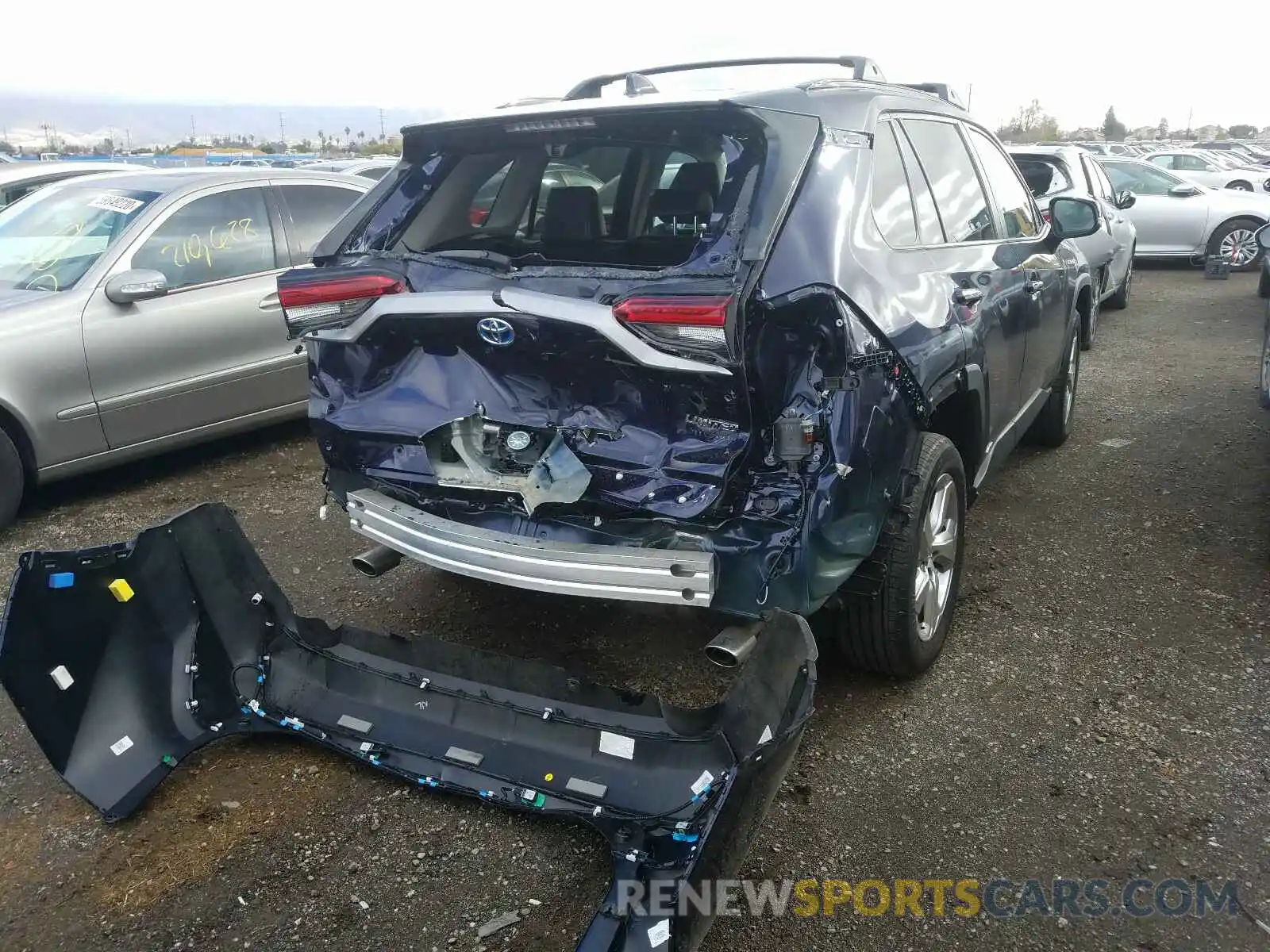 4 Фотография поврежденного автомобиля 2T3DWRFV5KW031590 TOYOTA RAV4 2019