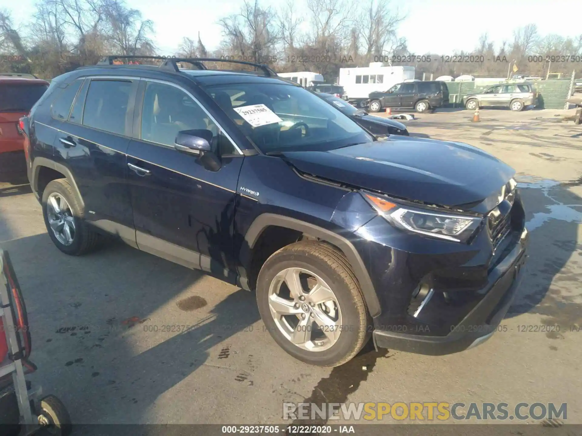 1 Photograph of a damaged car 2T3DWRFV5KW044808 TOYOTA RAV4 2019