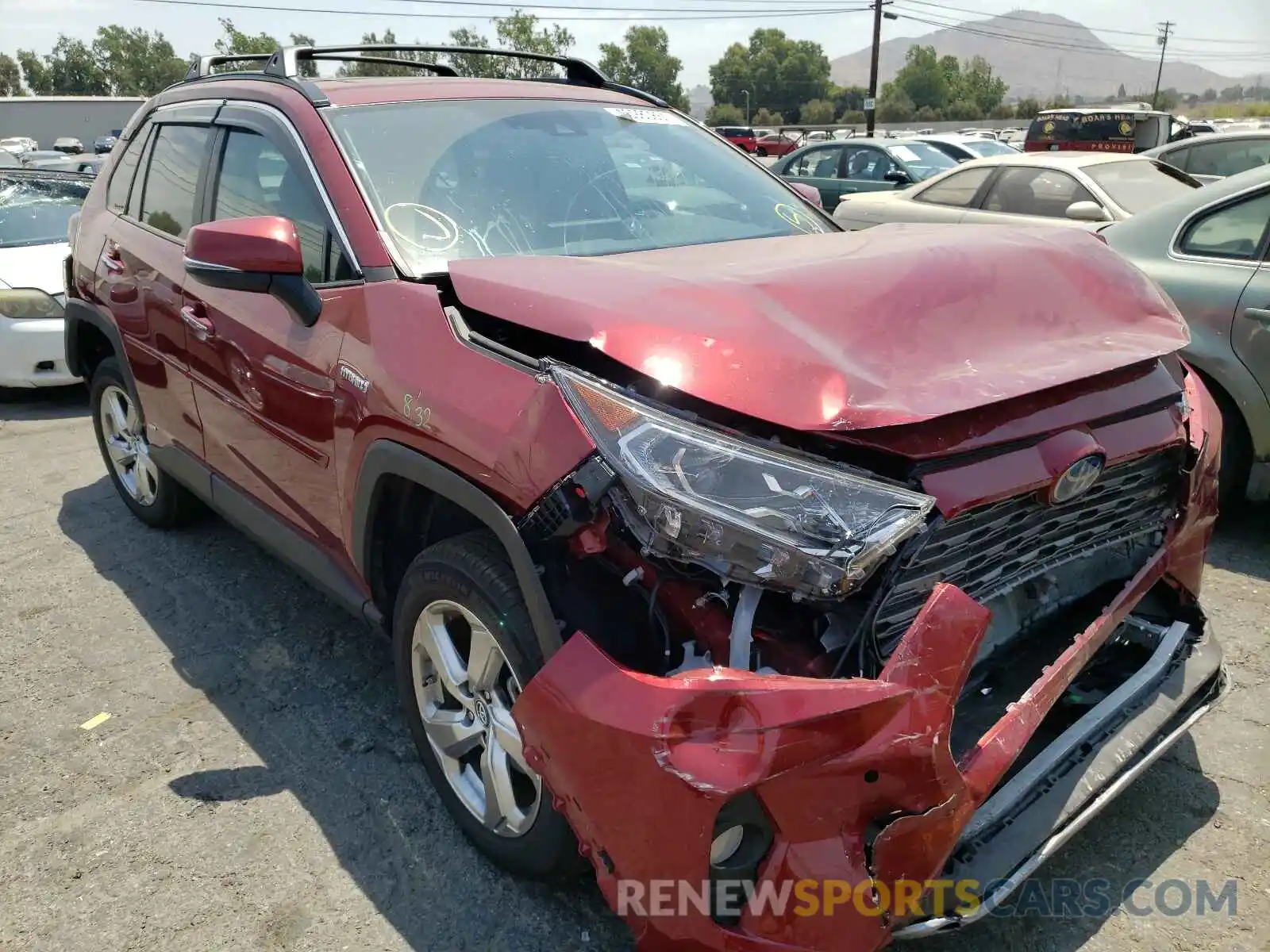 1 Photograph of a damaged car 2T3DWRFV5KW046218 TOYOTA RAV4 2019