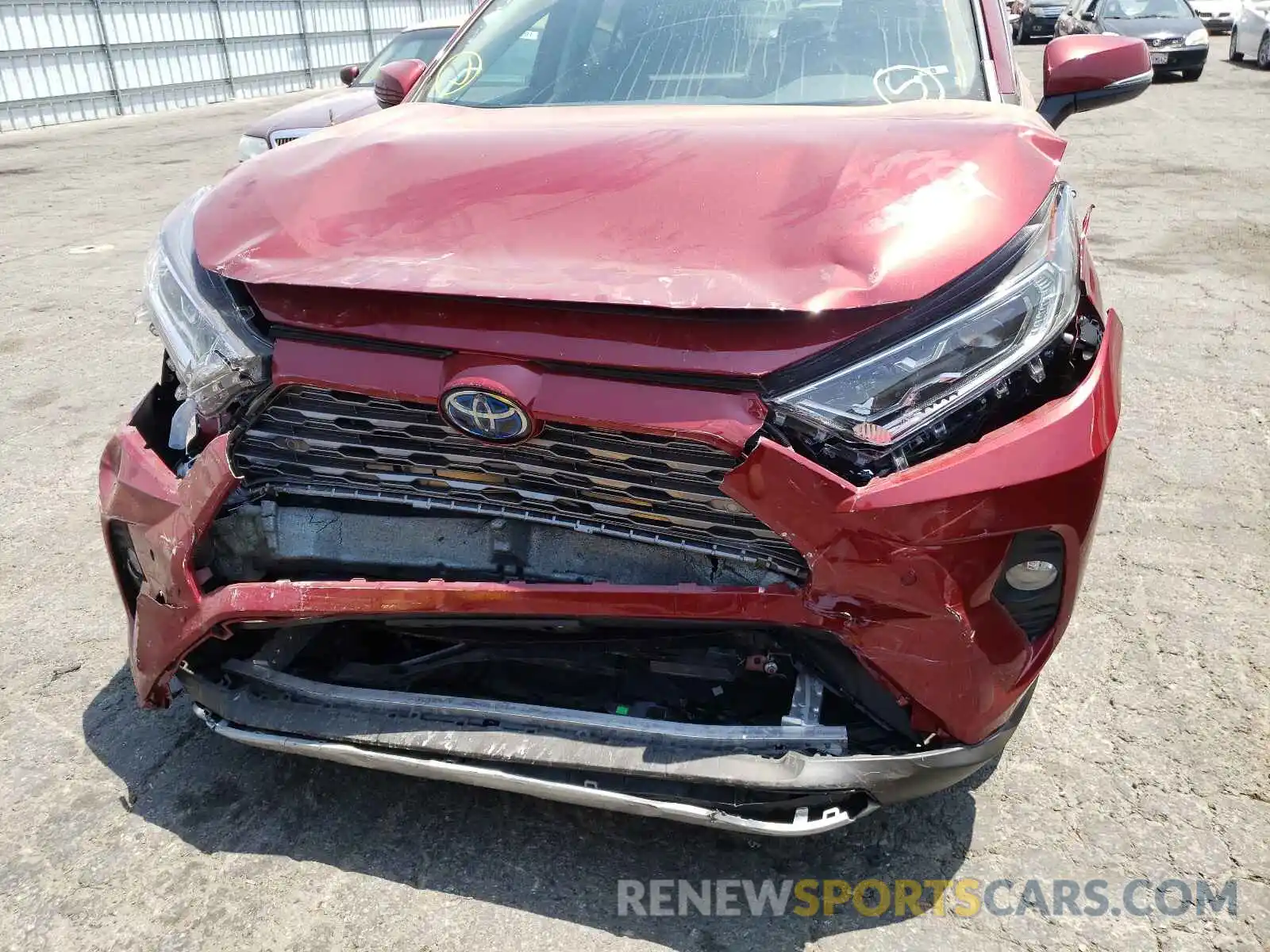 9 Photograph of a damaged car 2T3DWRFV5KW046218 TOYOTA RAV4 2019