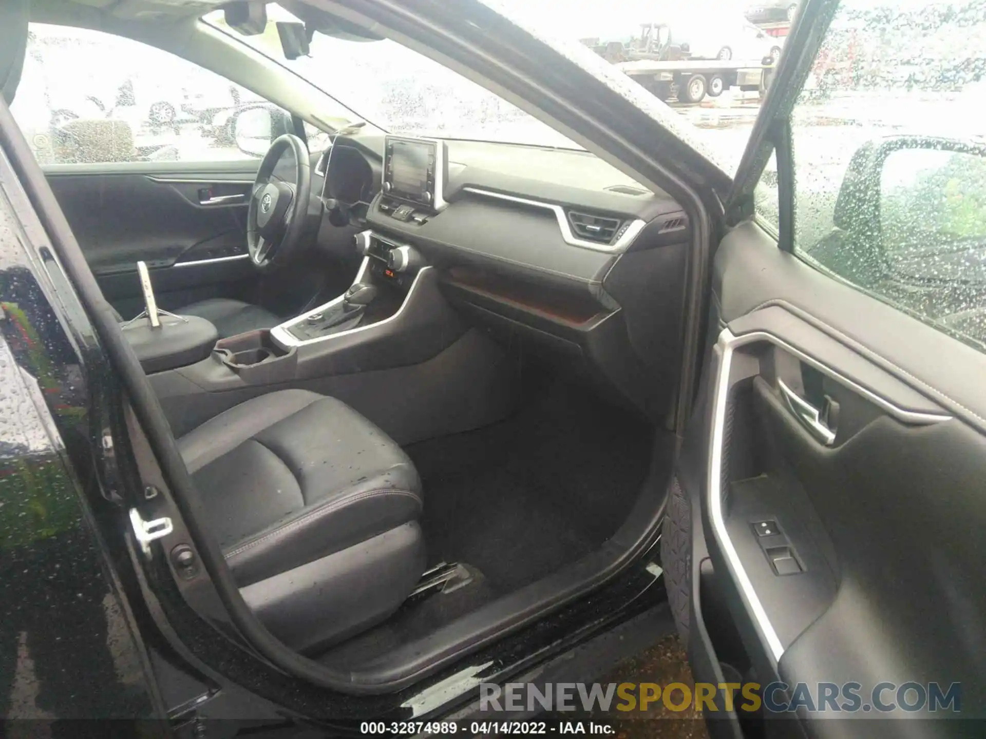 5 Photograph of a damaged car 2T3DWRFV6KW009761 TOYOTA RAV4 2019