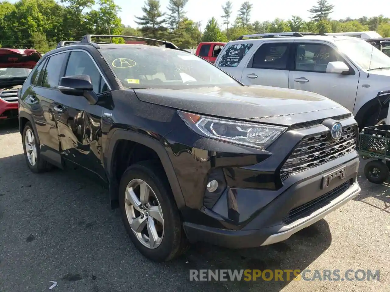 1 Photograph of a damaged car 2T3DWRFV6KW010716 TOYOTA RAV4 2019