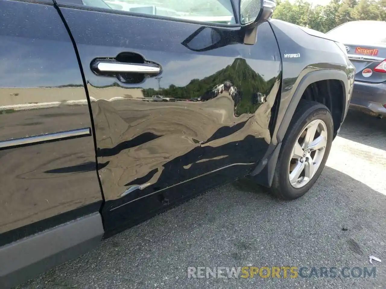 9 Photograph of a damaged car 2T3DWRFV6KW010716 TOYOTA RAV4 2019