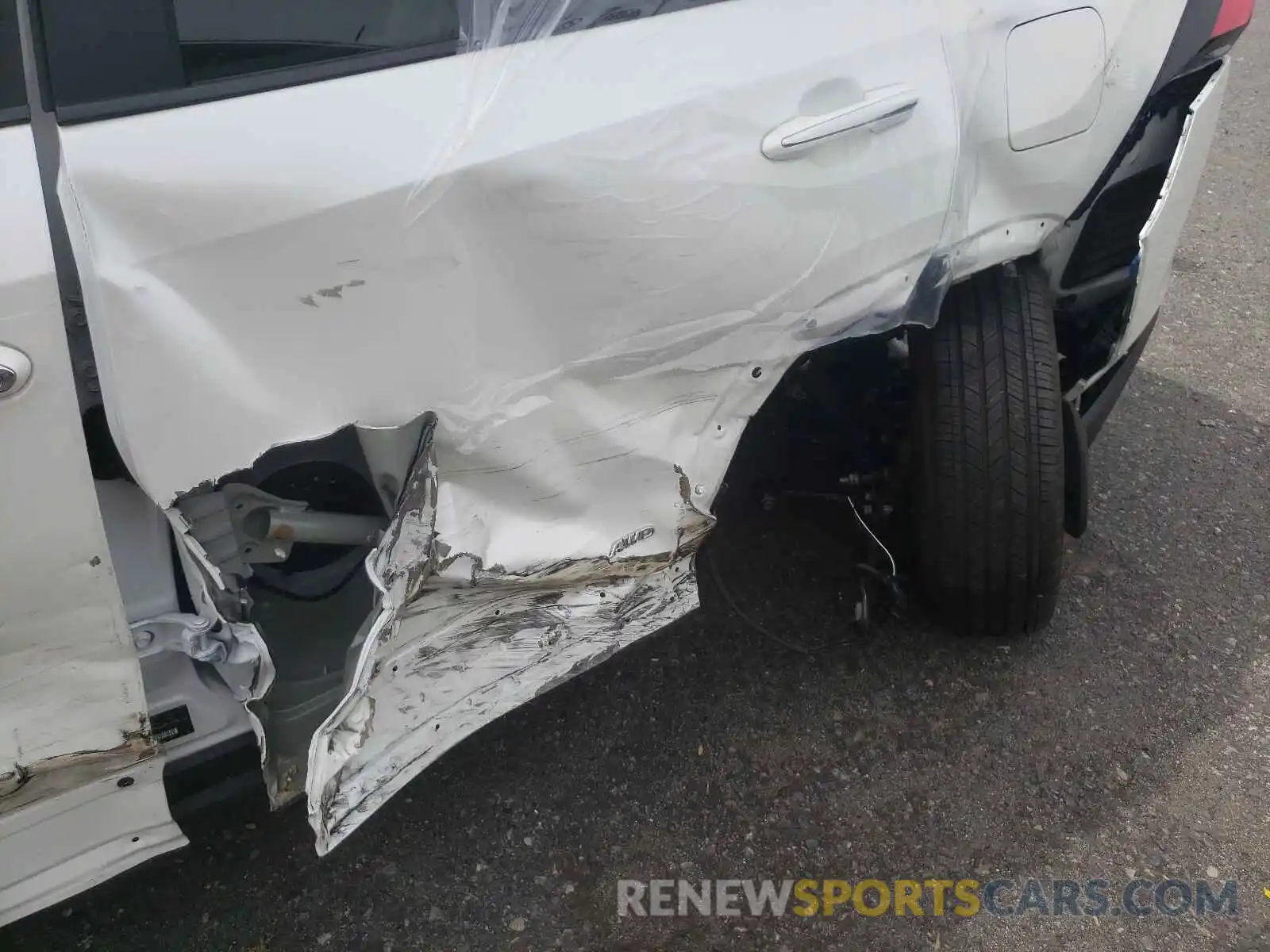 9 Photograph of a damaged car 2T3DWRFV6KW020842 TOYOTA RAV4 2019