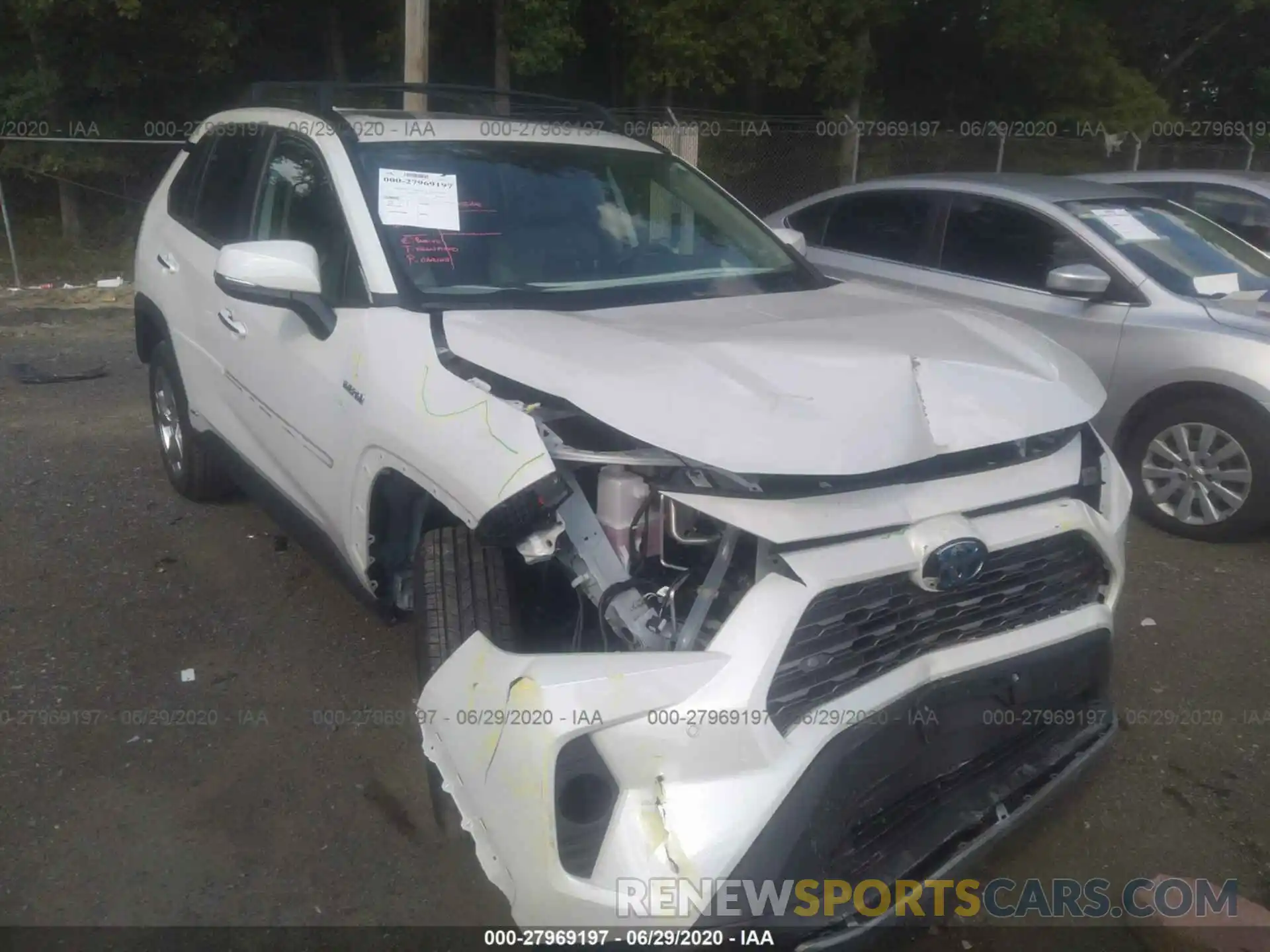 1 Photograph of a damaged car 2T3DWRFV6KW022140 TOYOTA RAV4 2019