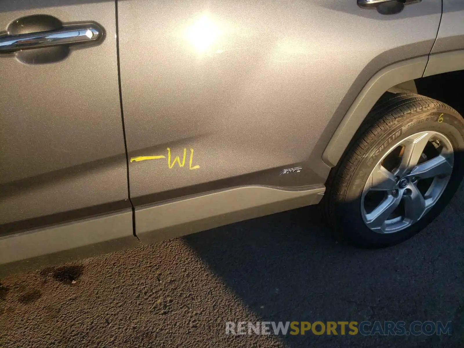 9 Photograph of a damaged car 2T3DWRFV6KW031971 TOYOTA RAV4 2019