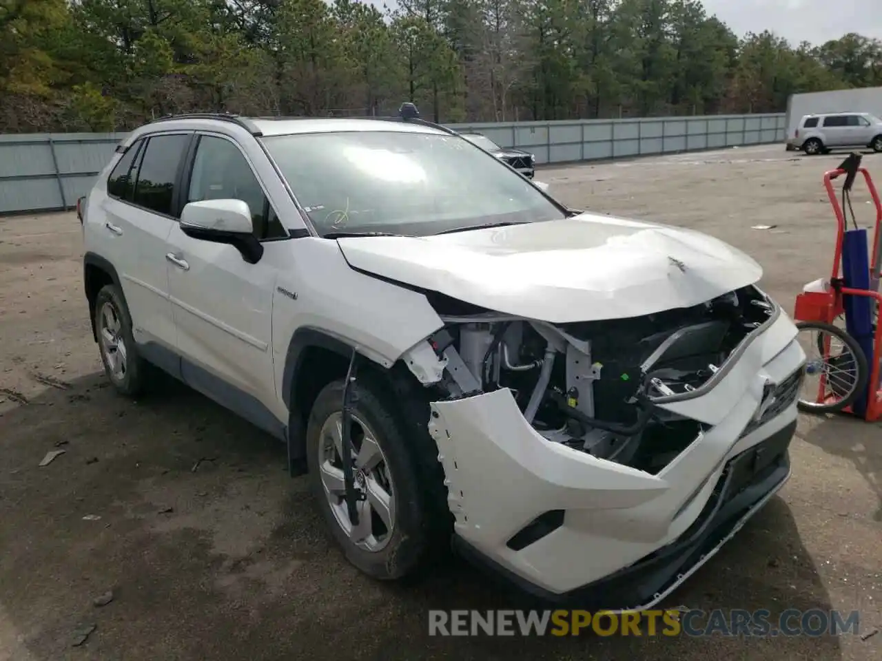 1 Photograph of a damaged car 2T3DWRFV6KW033865 TOYOTA RAV4 2019