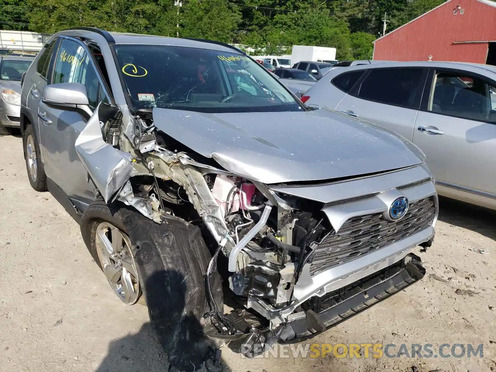 1 Photograph of a damaged car 2T3DWRFV6KW039326 TOYOTA RAV4 2019