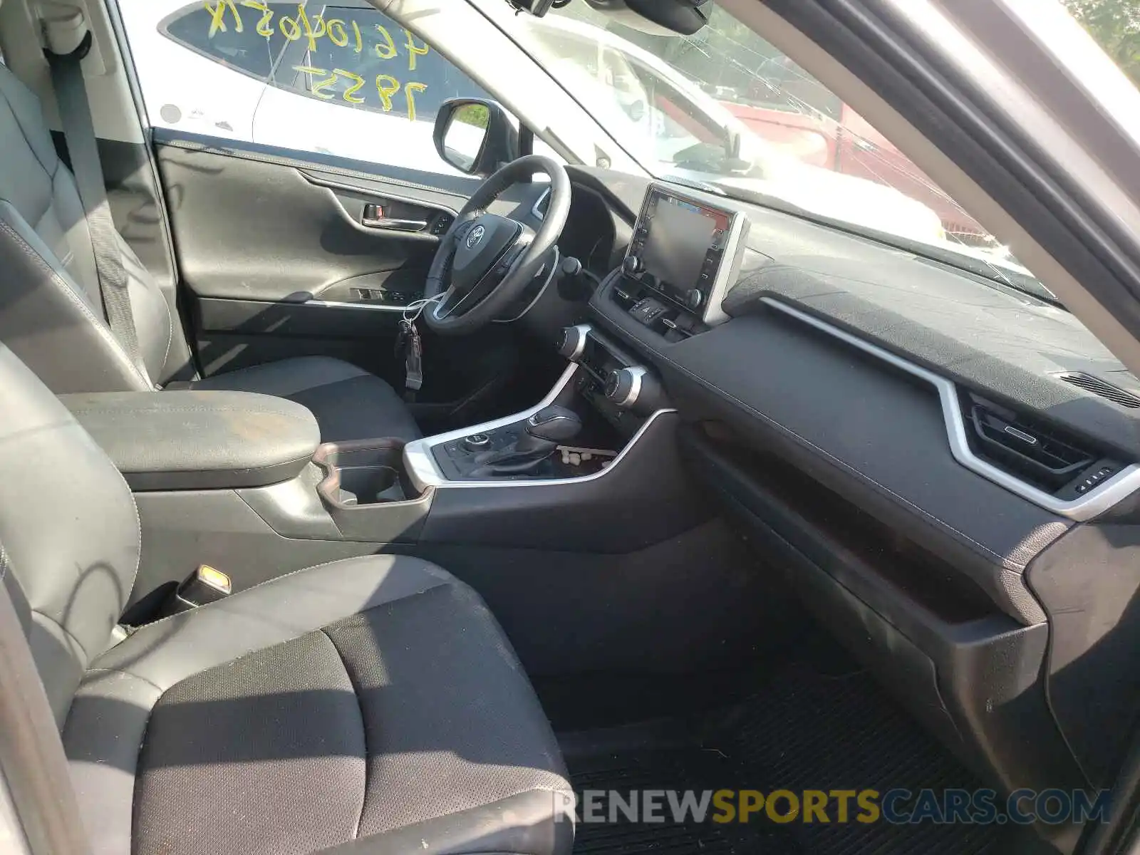 5 Photograph of a damaged car 2T3DWRFV6KW039326 TOYOTA RAV4 2019