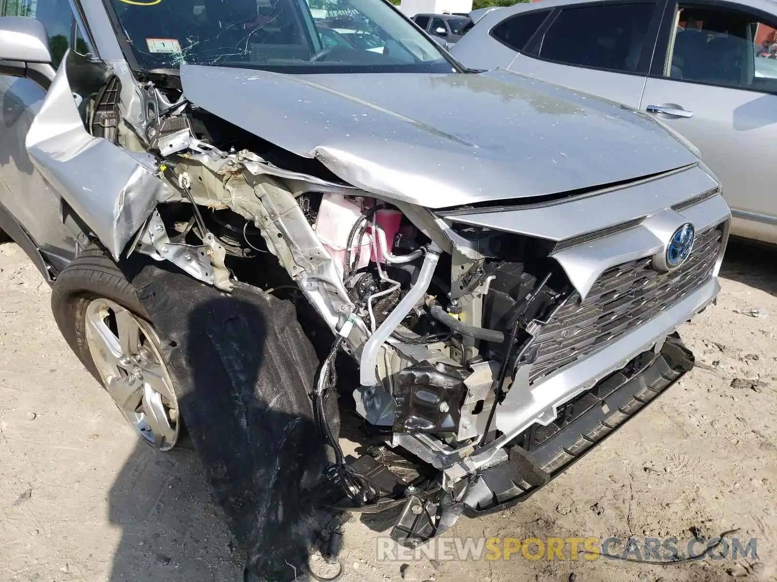 9 Photograph of a damaged car 2T3DWRFV6KW039326 TOYOTA RAV4 2019