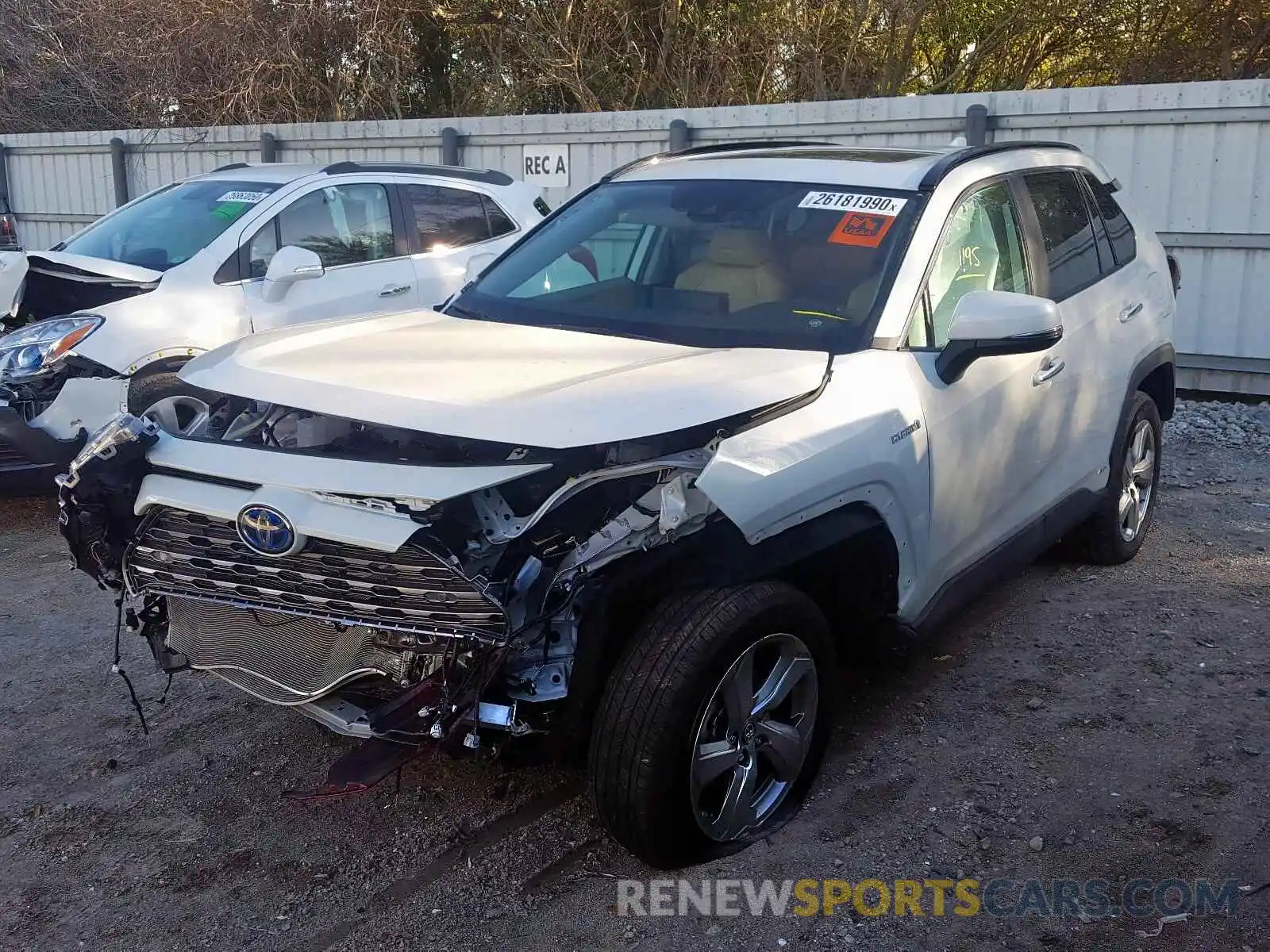 2 Фотография поврежденного автомобиля 2T3DWRFV7KW038766 TOYOTA RAV4 2019