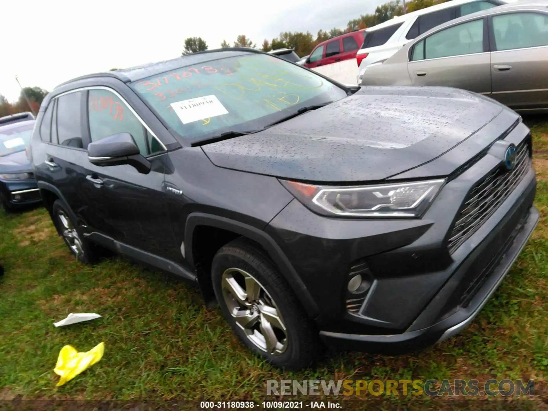 1 Photograph of a damaged car 2T3DWRFV7KW044440 TOYOTA RAV4 2019