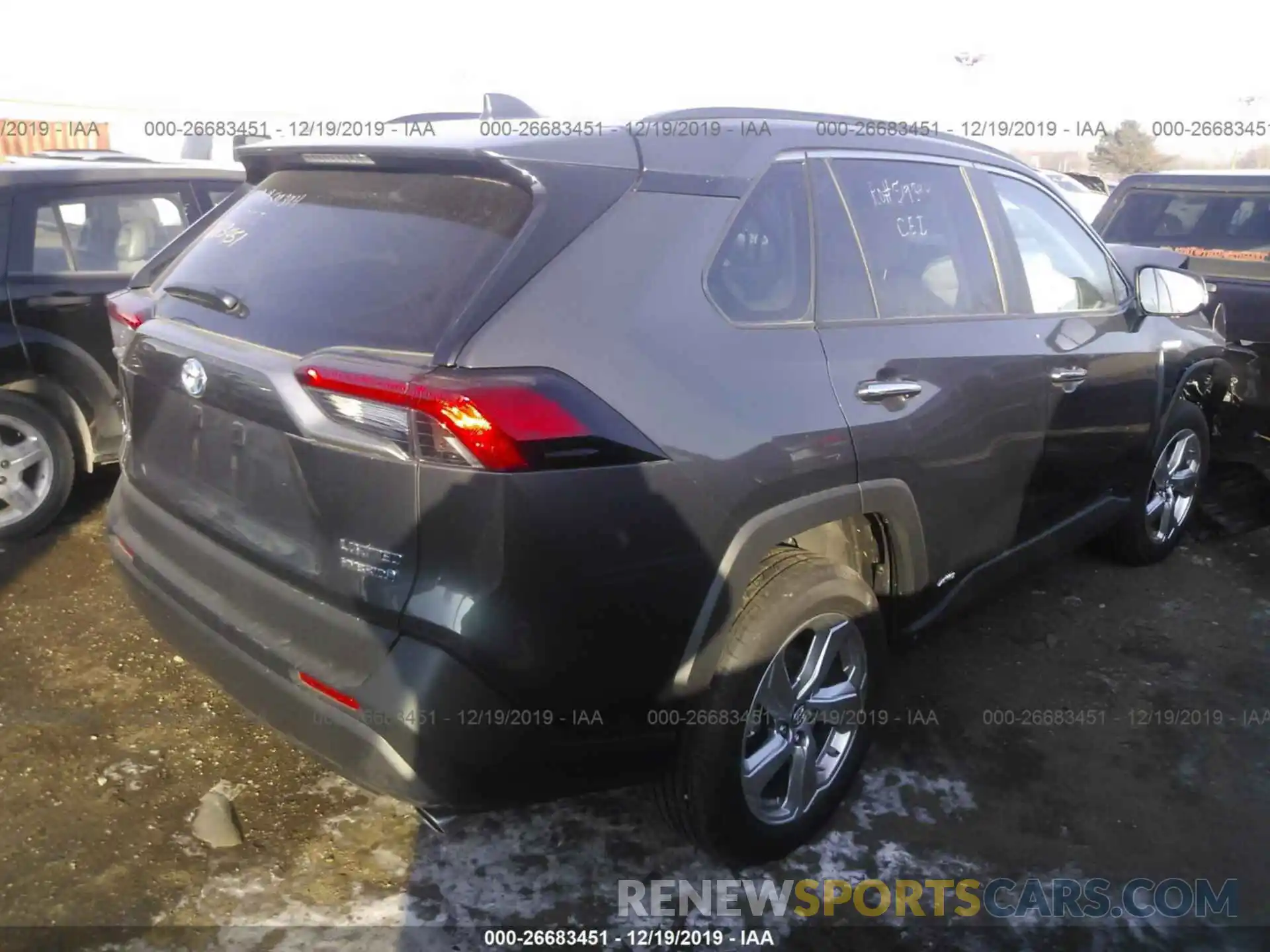 4 Photograph of a damaged car 2T3DWRFV8KW003752 TOYOTA RAV4 2019