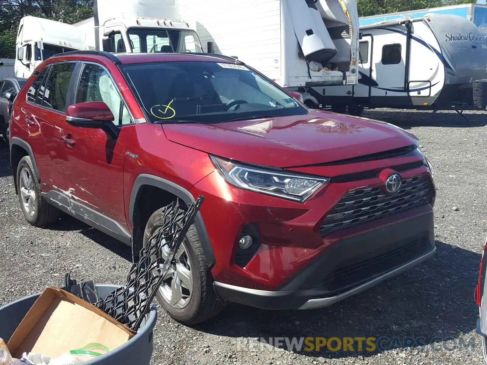 1 Photograph of a damaged car 2T3DWRFV8KW010202 TOYOTA RAV4 2019