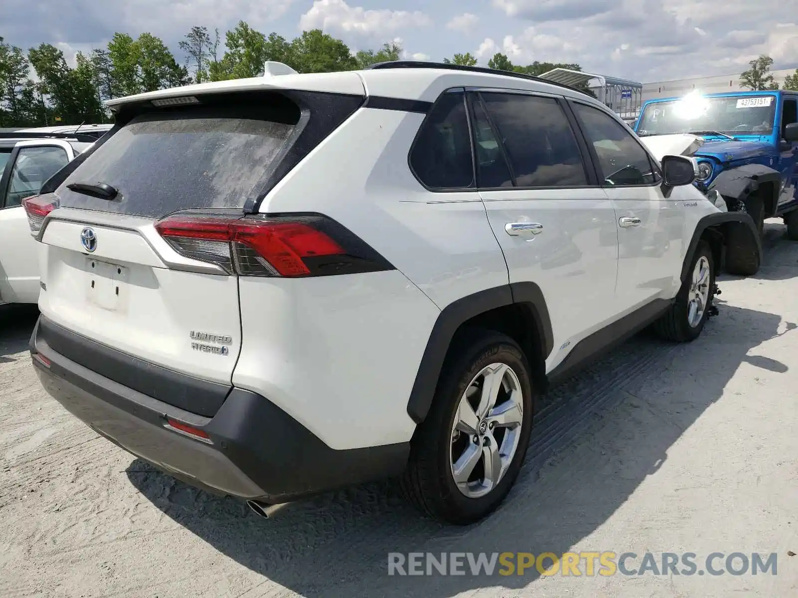 4 Photograph of a damaged car 2T3DWRFV8KW020499 TOYOTA RAV4 2019