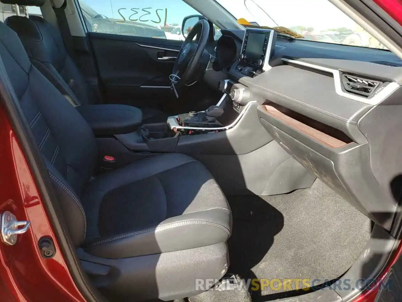 5 Photograph of a damaged car 2T3DWRFV8KW036668 TOYOTA RAV4 2019