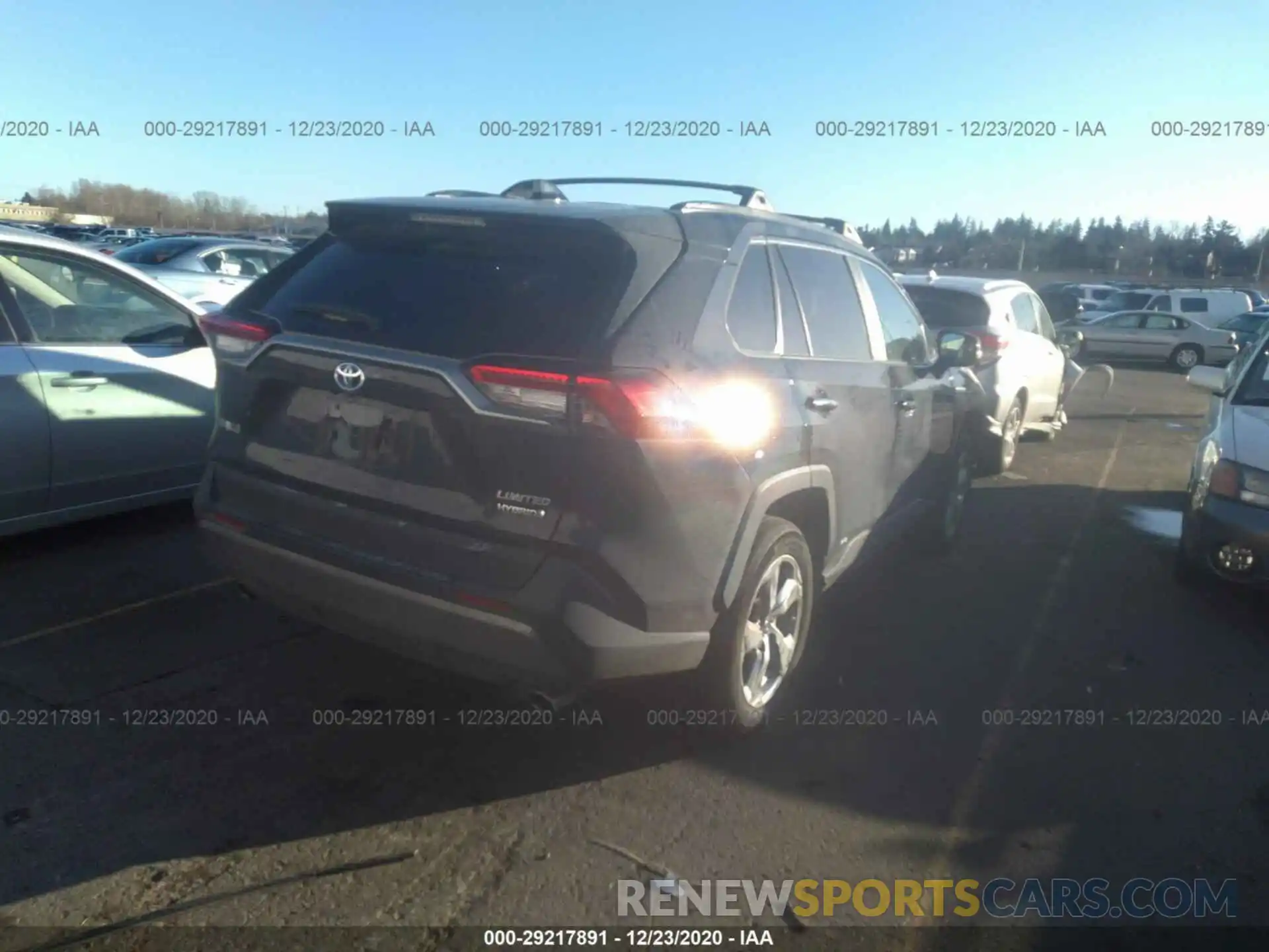 4 Photograph of a damaged car 2T3DWRFV8KW042163 TOYOTA RAV4 2019