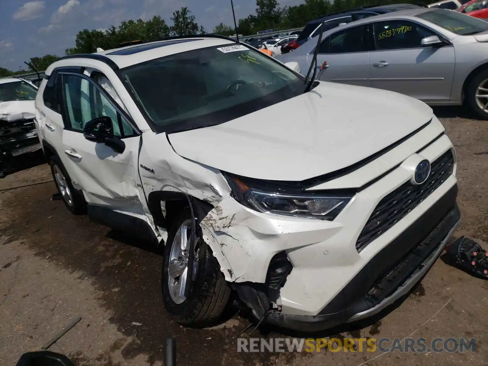 1 Photograph of a damaged car 2T3DWRFV9KW009396 TOYOTA RAV4 2019