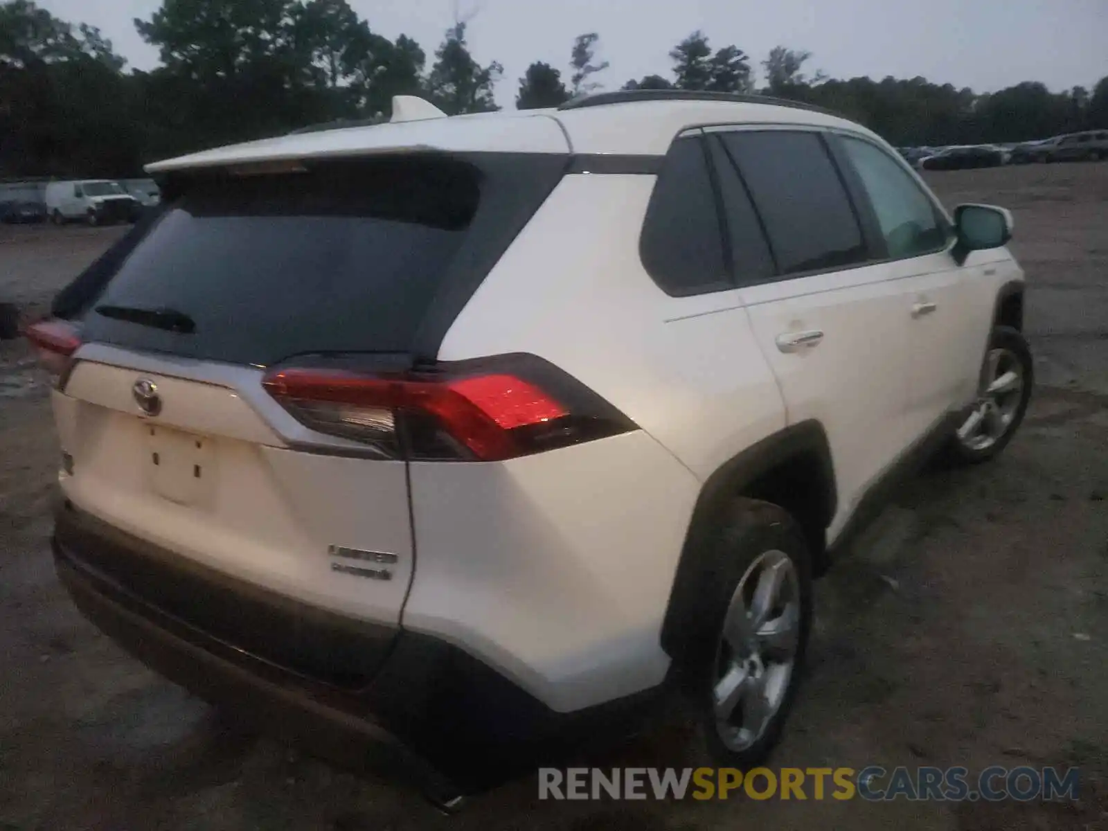 4 Photograph of a damaged car 2T3DWRFV9KW021712 TOYOTA RAV4 2019