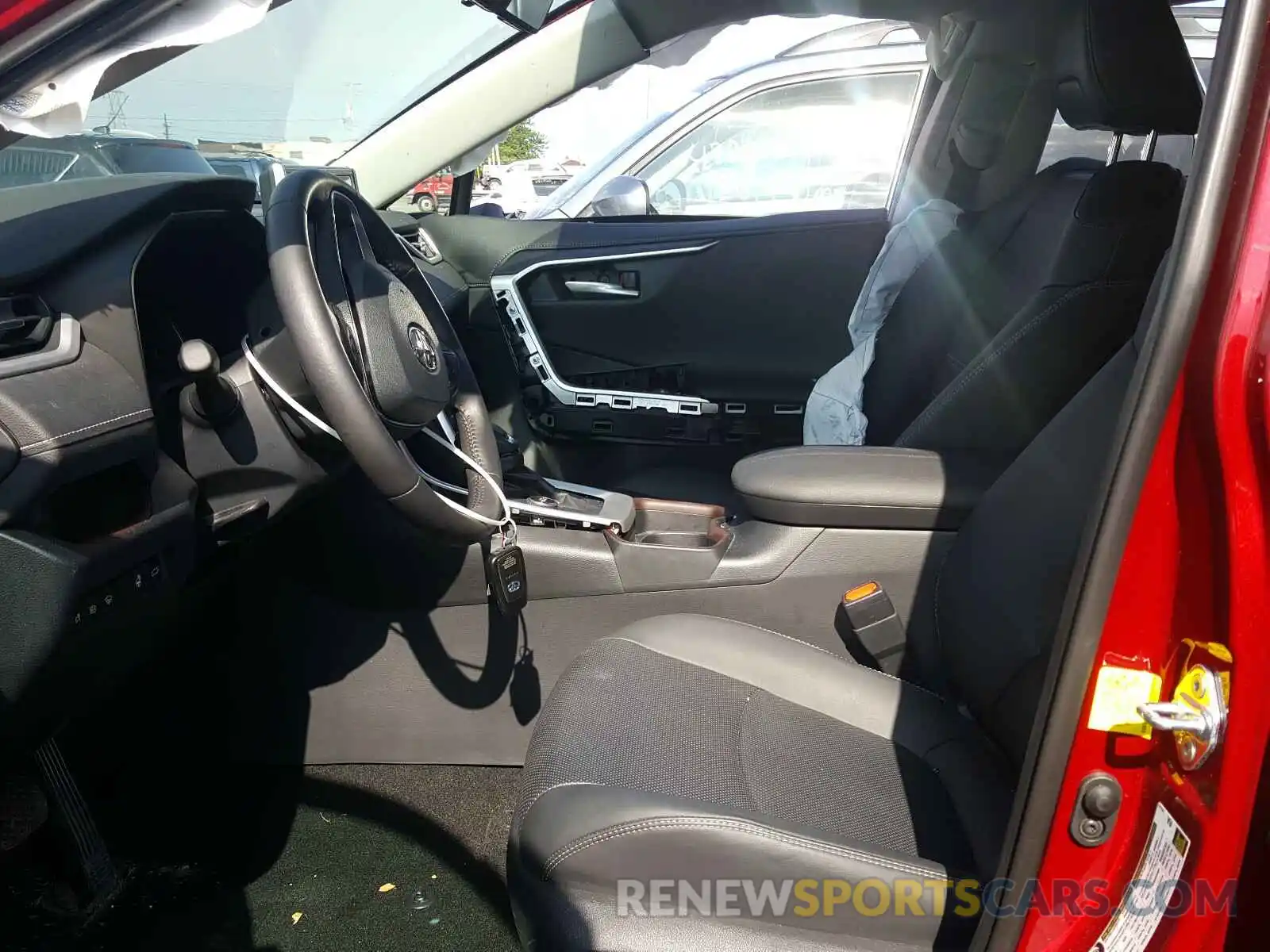 5 Photograph of a damaged car 2T3DWRFVXKW023906 TOYOTA RAV4 2019