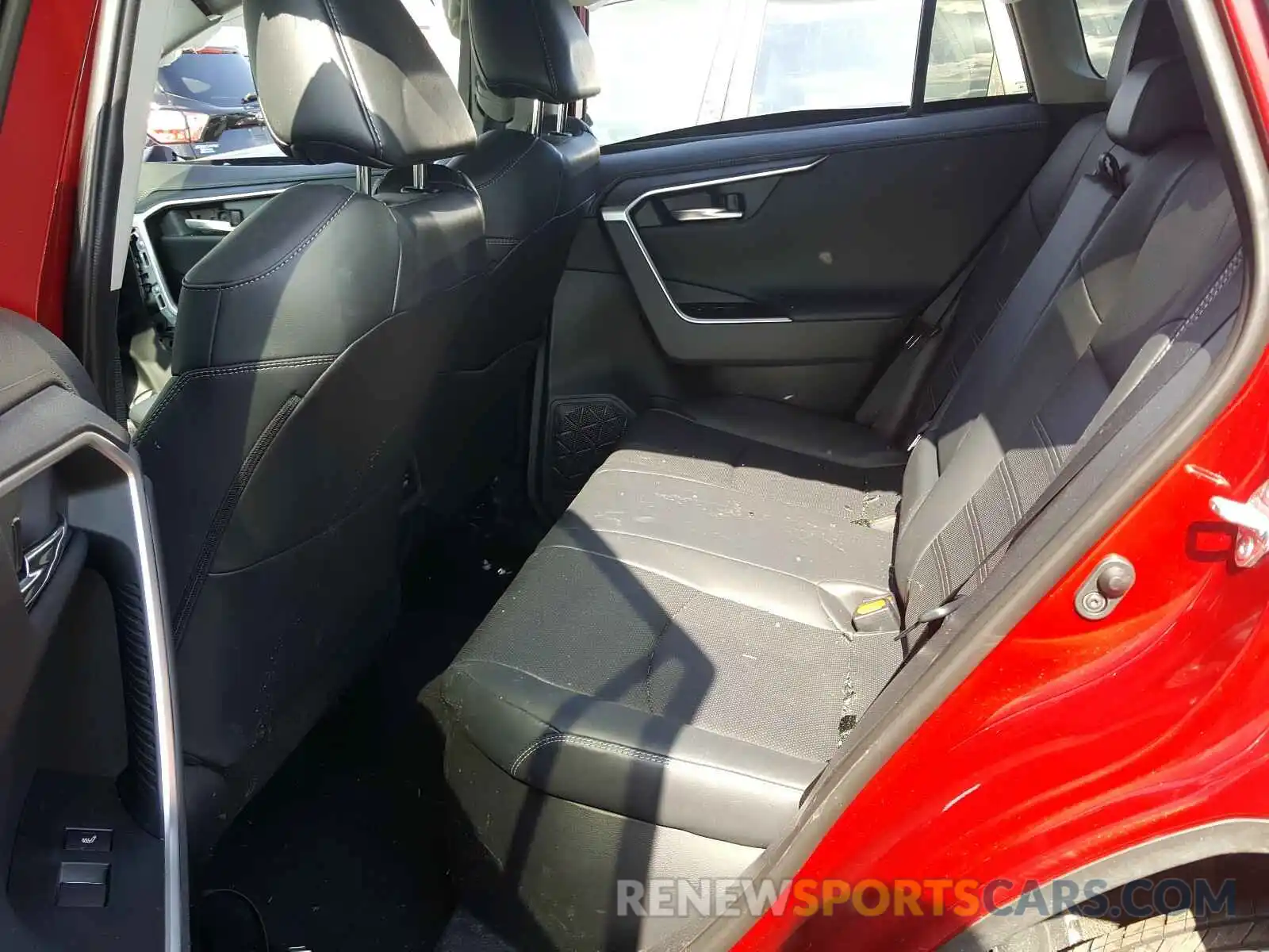 6 Photograph of a damaged car 2T3DWRFVXKW023906 TOYOTA RAV4 2019