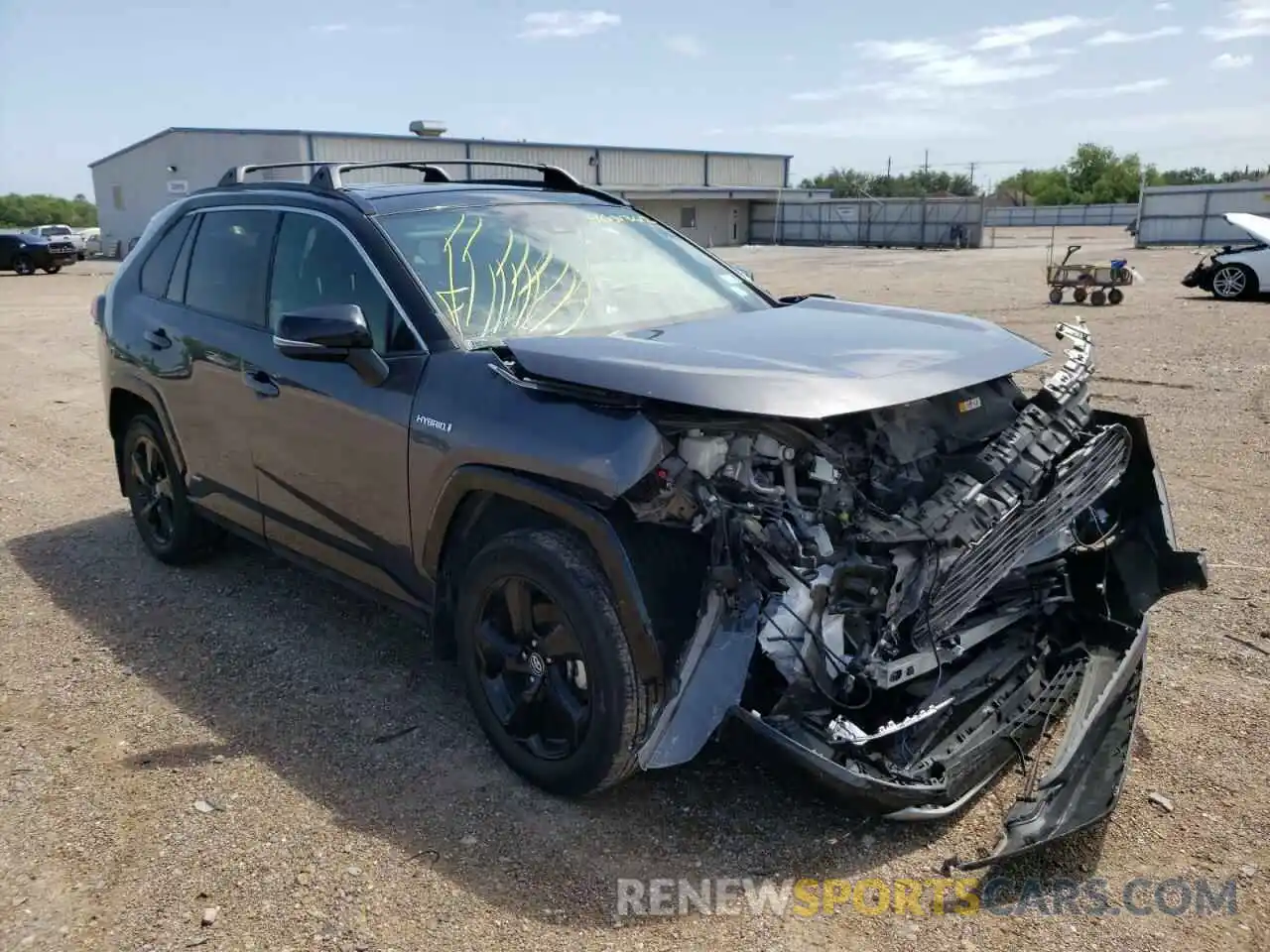 1 Photograph of a damaged car 2T3EWRFV0KW022901 TOYOTA RAV4 2019