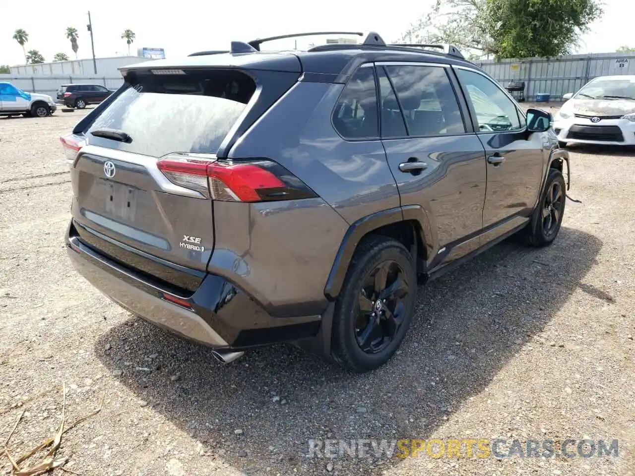 4 Photograph of a damaged car 2T3EWRFV0KW022901 TOYOTA RAV4 2019