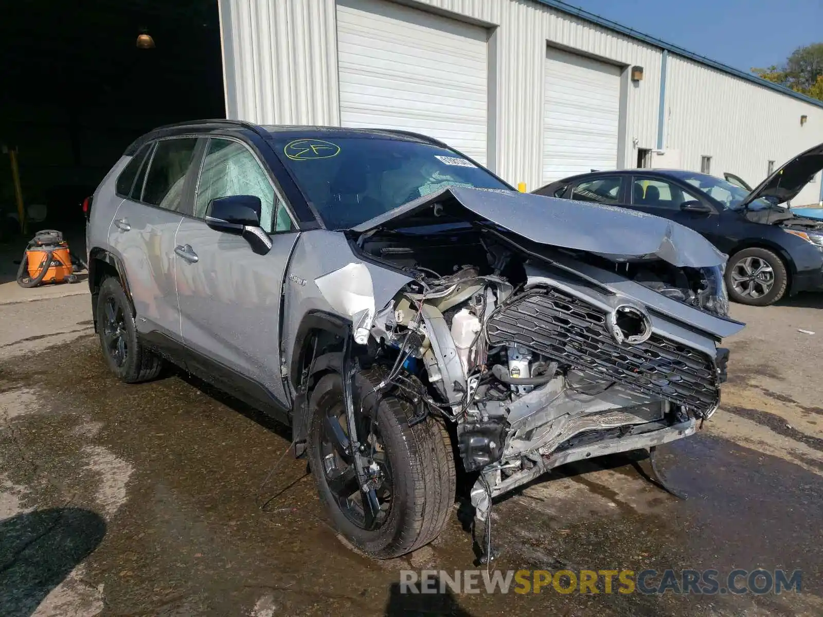 1 Photograph of a damaged car 2T3EWRFV0KW028990 TOYOTA RAV4 2019