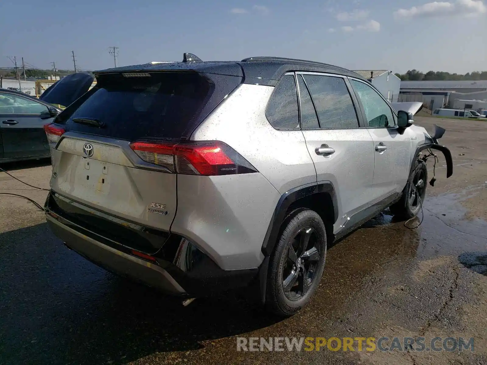 4 Photograph of a damaged car 2T3EWRFV0KW028990 TOYOTA RAV4 2019