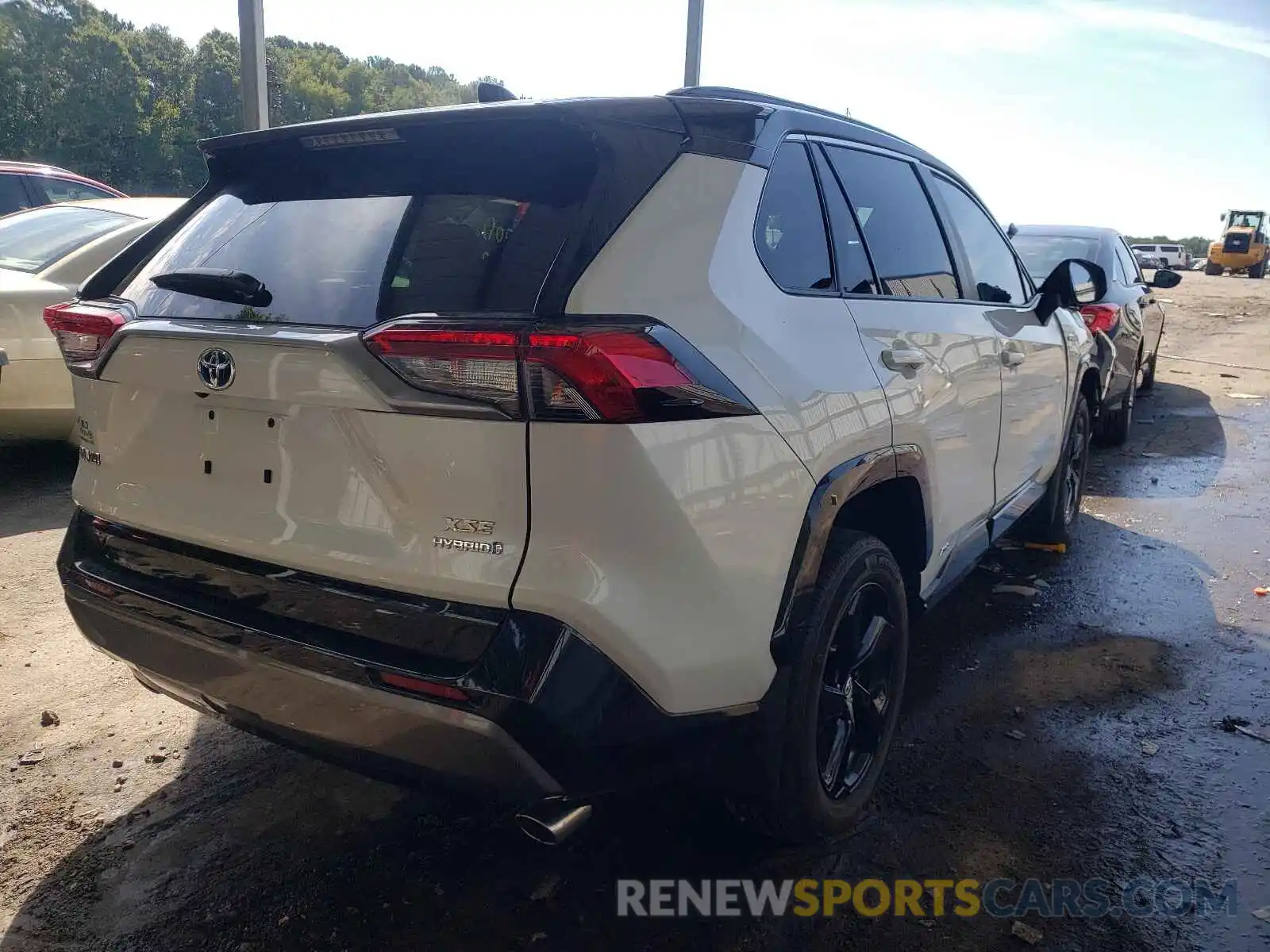 4 Photograph of a damaged car 2T3EWRFV1KW004181 TOYOTA RAV4 2019