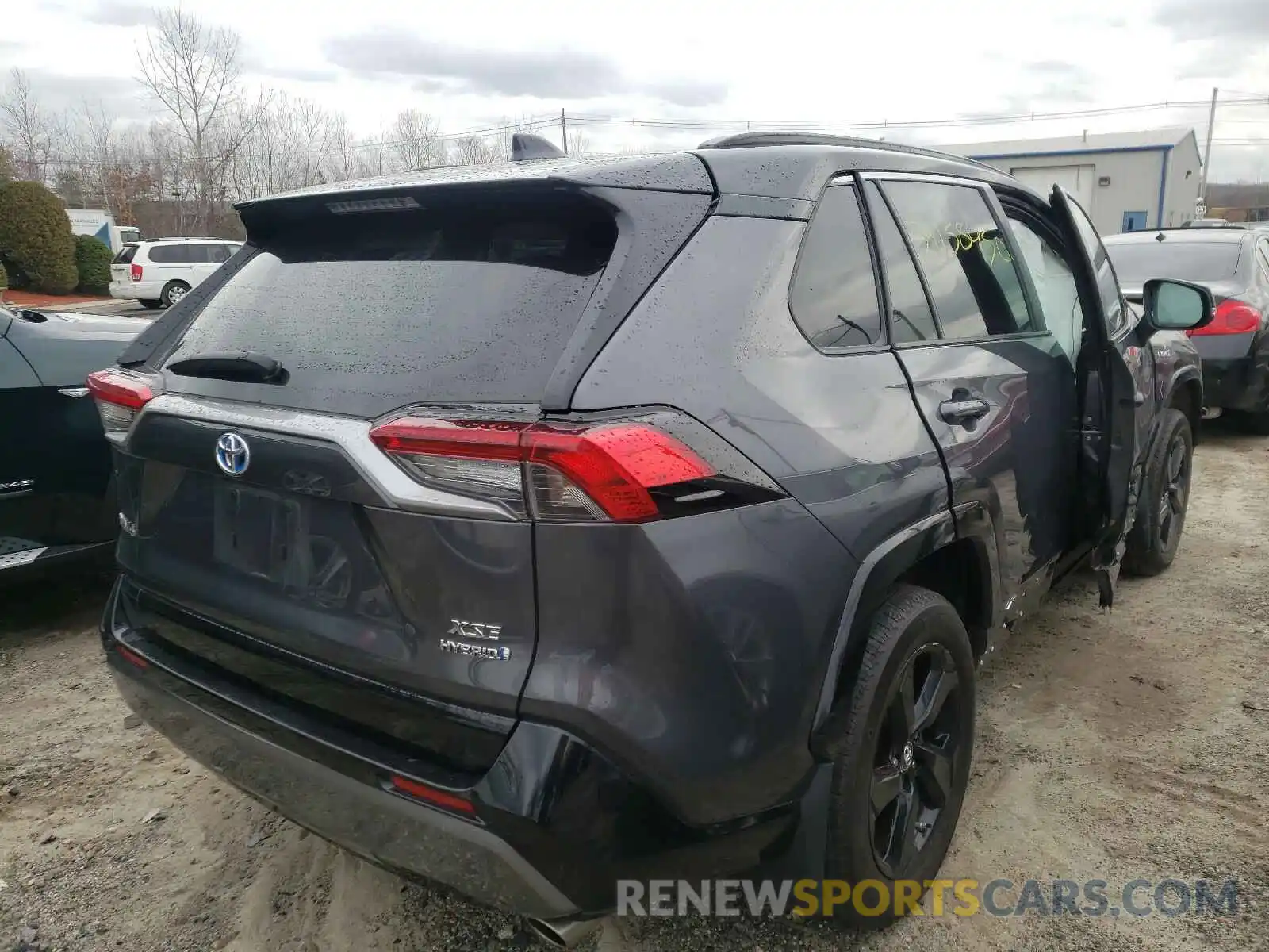 4 Photograph of a damaged car 2T3EWRFV1KW010613 TOYOTA RAV4 2019