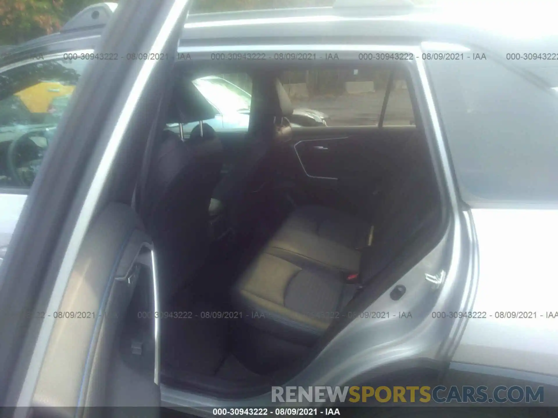 8 Photograph of a damaged car 2T3EWRFV1KW026763 TOYOTA RAV4 2019